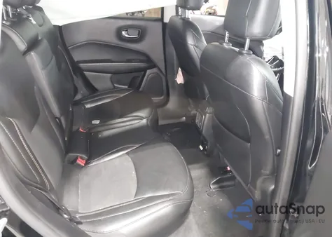 2019 Jeep Compass Latitude 4X4 z USA, uszkodzony, nr VIN 3C4NJDBB9KT690507